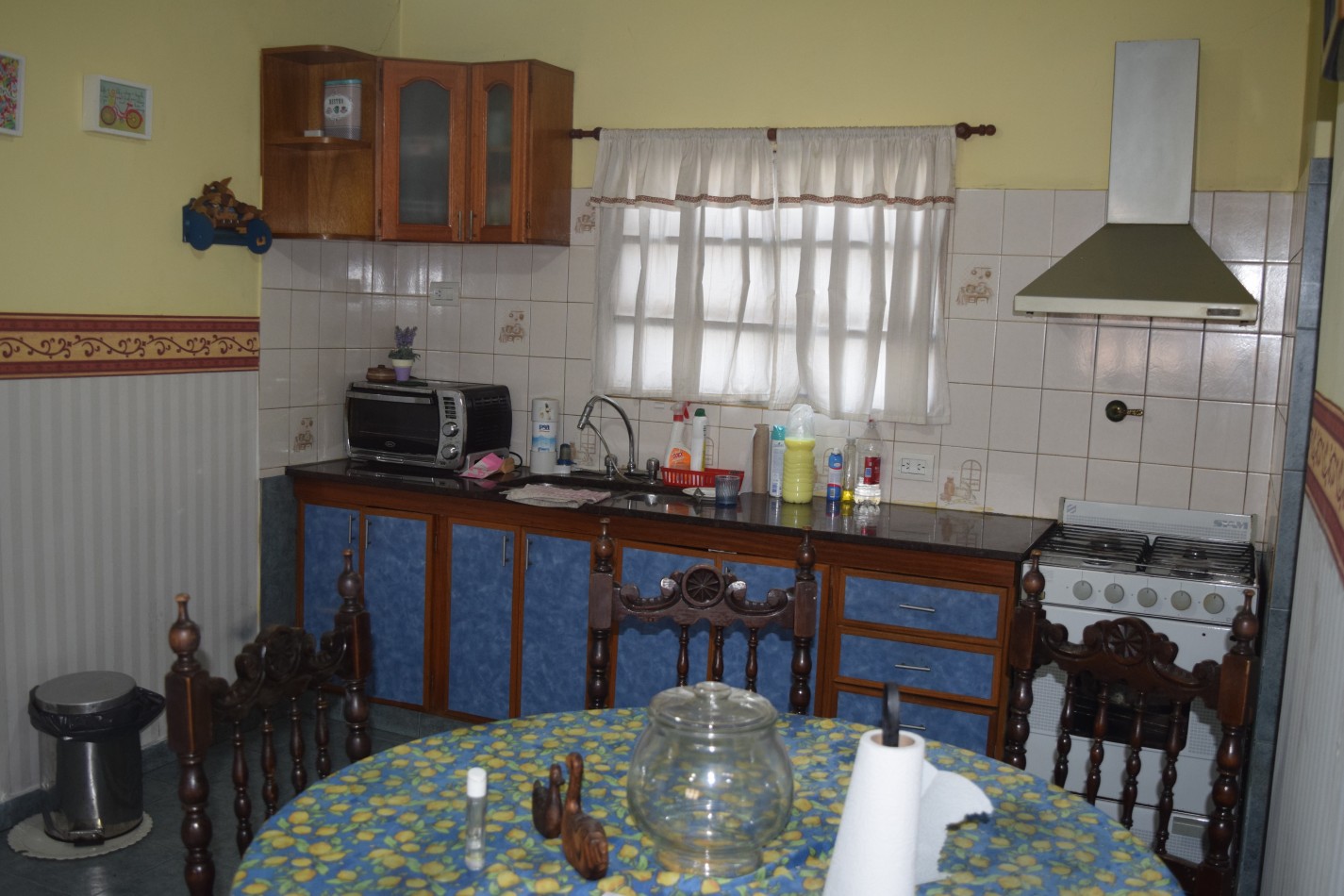 Casa Lanus Este Centro, 3 Ambientes Con Cochera Sin Expensas. Apta Credito
